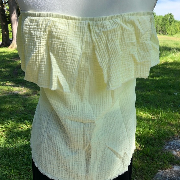 Socialite Ruffle off the Shoulder Top, Size Med - Picture 4 of 7